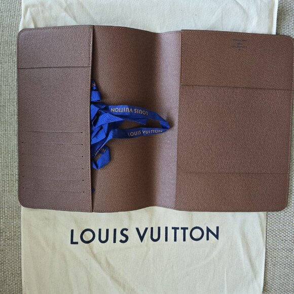 Louis Vuitton Medium Ring Agenda Cover - Picture 3 of 5